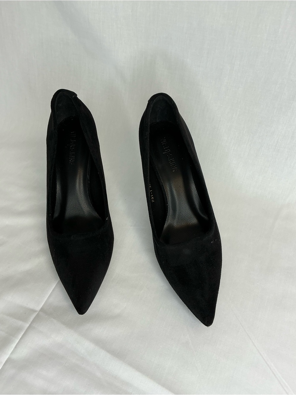 2106 - Classic Pointed Toe Black Suede Pumps